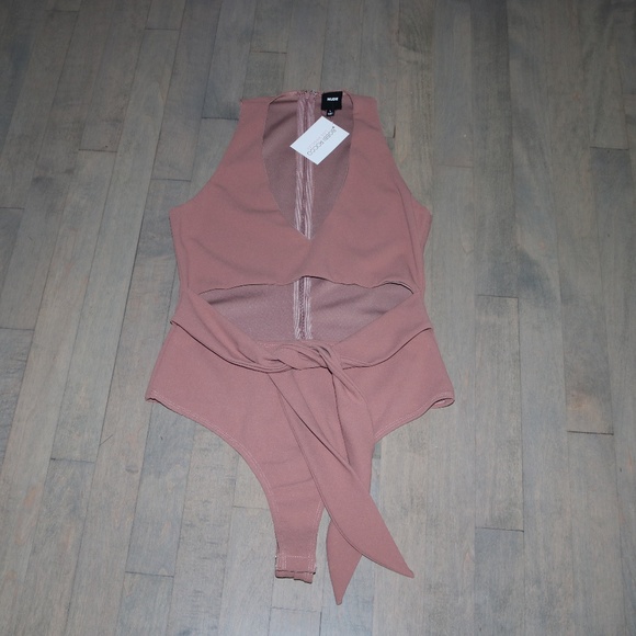 ❗️SOLD❗️NUDE Blush Bodysuit - Picture 2 of 3